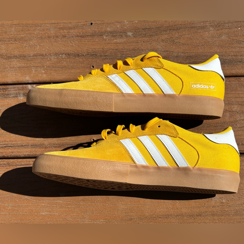 Men’s size 14 Adidas Yellow Skate Shoes with Blue Interior